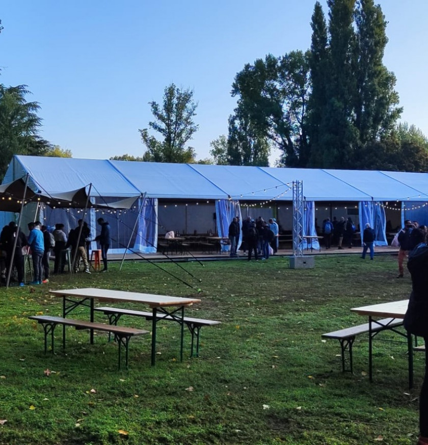 événement d'entreprise team building avec des chapiteaux Lyon