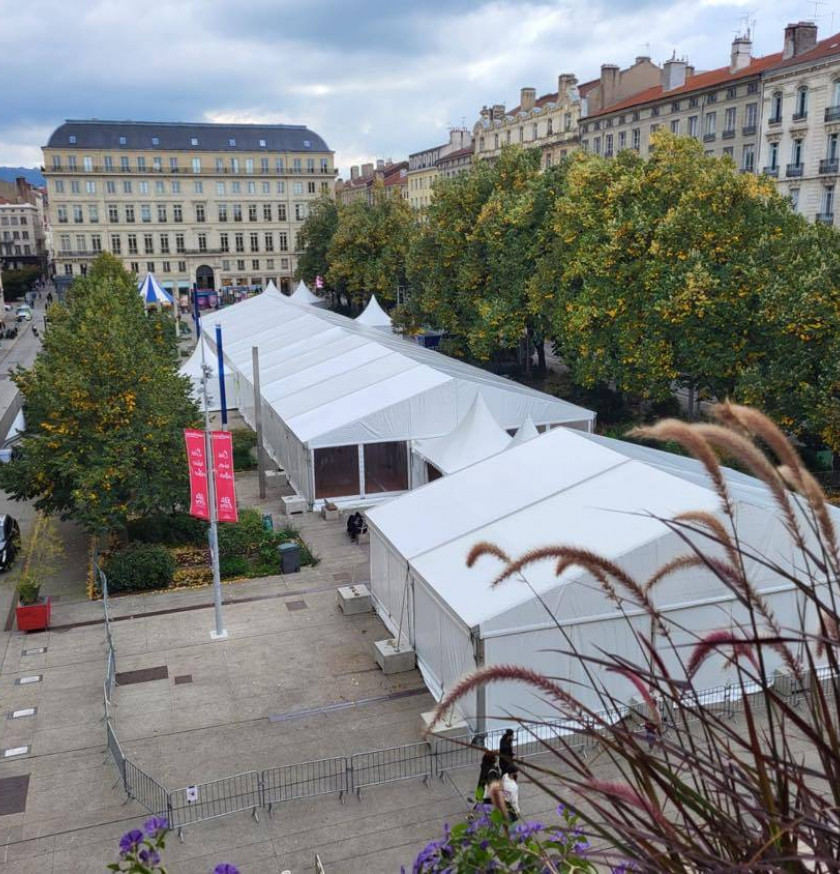 LDC fournit plusieurs chapiteaux pour la Fête du livre, événement culturel à Saint Etienne