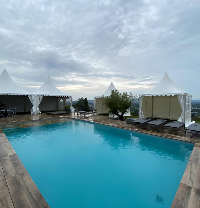 Chapiteau pour une fête d'anniversaure