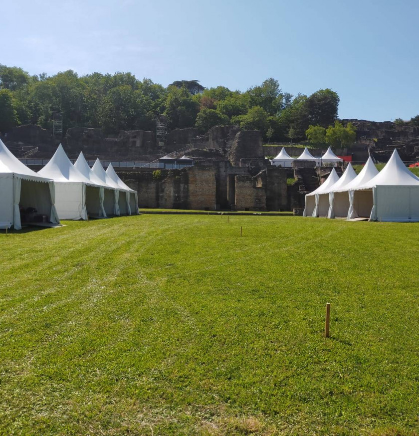 Tentes garden de LDC location de chapiteaux pour le village exposants de la Biennale de la danse à Lyon