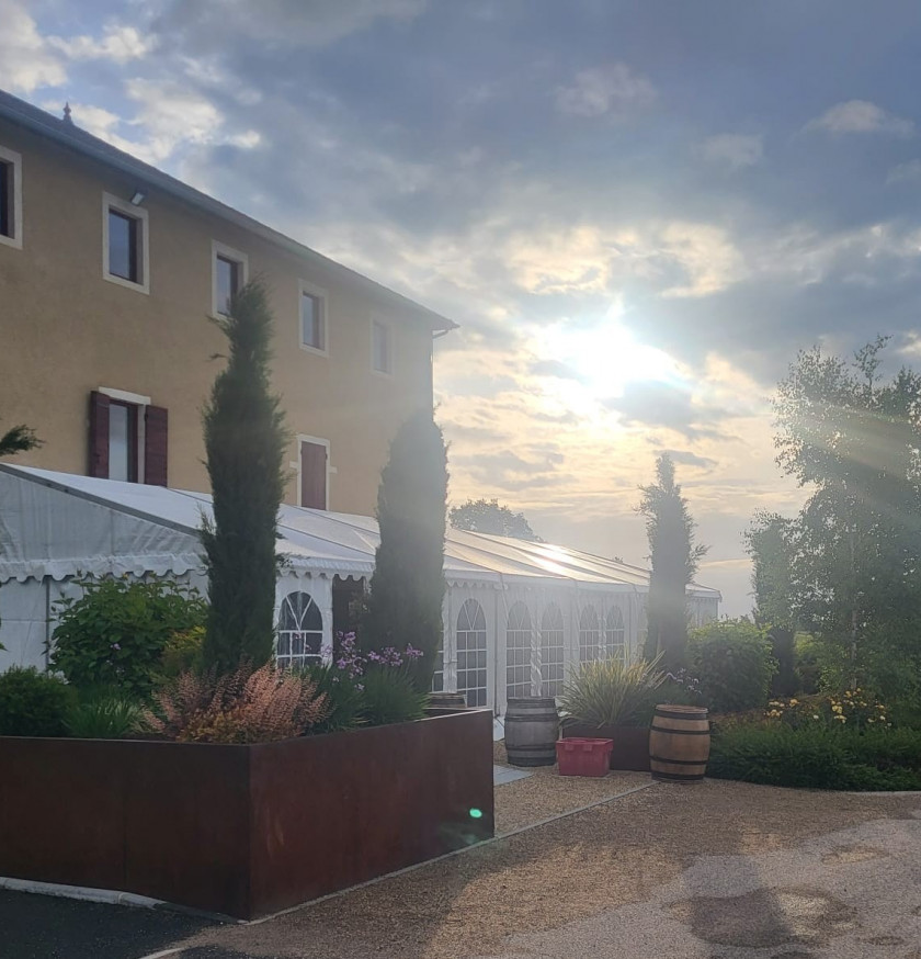 location de chapiteau LDC pour mariage dans le Beaujolais
