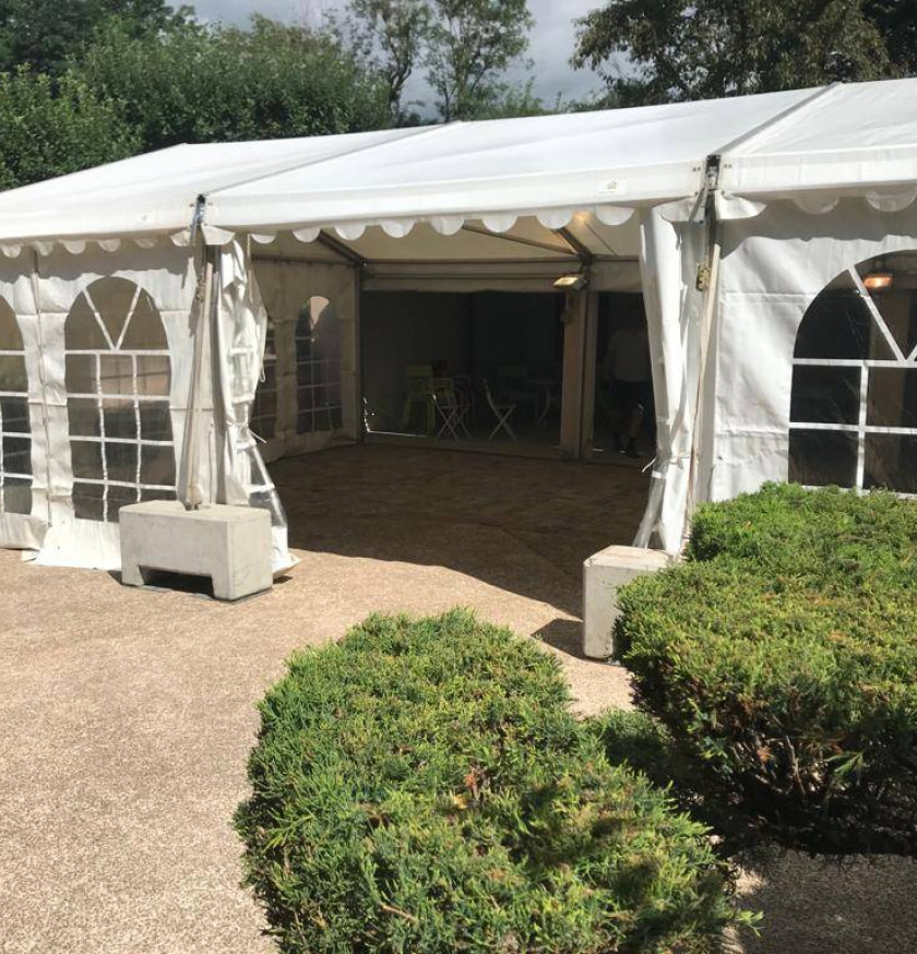 Location de chapiteau pour un mariage dans le Beaujolais ou un événement privé dans les vignes - LDC