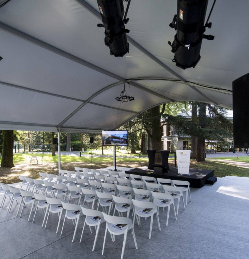 Location de chapiteau avec LDC pour une inauguration immobilière près de Lyon avec une tente arquée