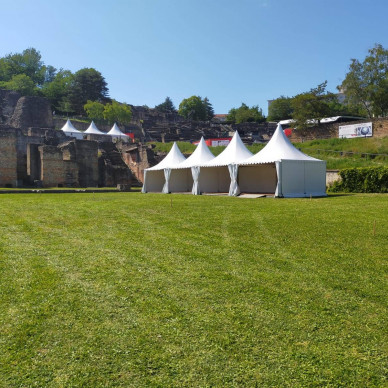 Tentes garden de LDC location de chapiteaux pour le village exposants de la Biennale de la danse à Lyon