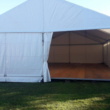 Location de chapiteaux de différentes tailles et configurations pour un événement d'entreprise avec LDC