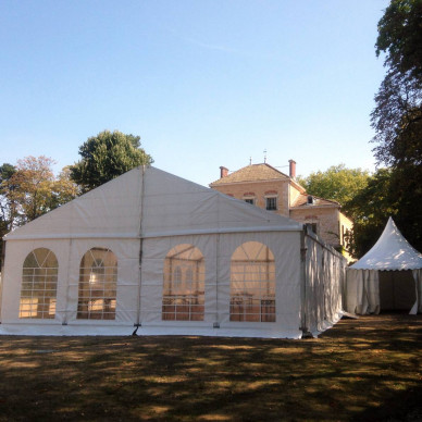 chapiteau pour mariage dans le Beaujolais ou en Bourgogne ou lieu de mariage au choix