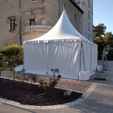 Location de différents chapiteaux et tentes par LDC pour le Festival du Printemps de Pérouges