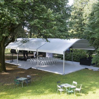 Location de chapiteau avec LDC pour une inauguration immobilière près de Lyon avec une tente arquée