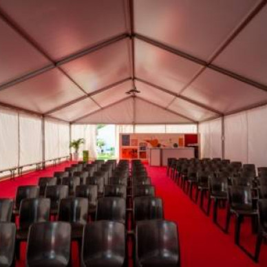 Fan zone de la coupe du monde féminine de foot à Lyon avec des chapiteaux LDC