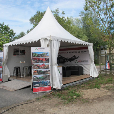 Location de garden cottage et chapiteau traditionnel pour le salon BTP au Parc des Oiseaux entre Lyon, Mâcon et Bourg-en-Bresse par LDC