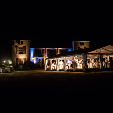 chapiteau pour mariage dans le Beaujolais ou en Bourgogne ou lieu de mariage au choix
