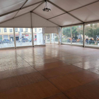 LDC fournit plusieurs chapiteaux pour la Fête du livre, événement culturel à Saint Etienne