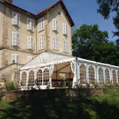 chapiteau pour mariage dans le Beaujolais ou en Bourgogne ou lieu de mariage au choix