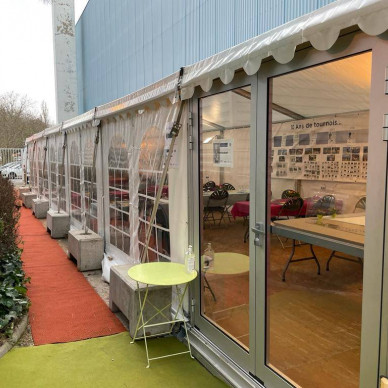 Location de chapiteaux et mobilier pour un tournoi international de tennis. LDC fournit les événements sportifs.