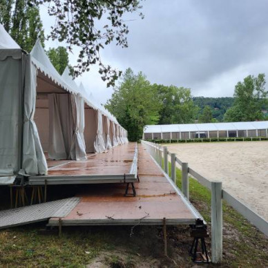 Location de chapiteaux pour un Jumping à Lyon, LDC partenaire des événements sportifs
