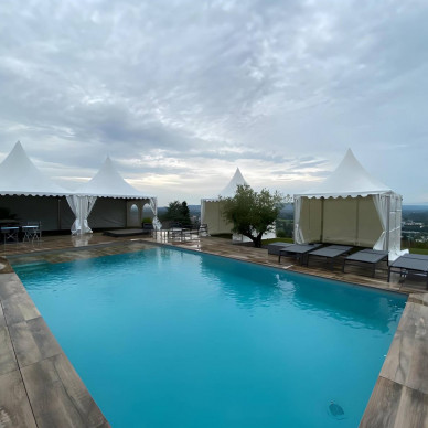 Chapiteau pour une fête d'anniversaure