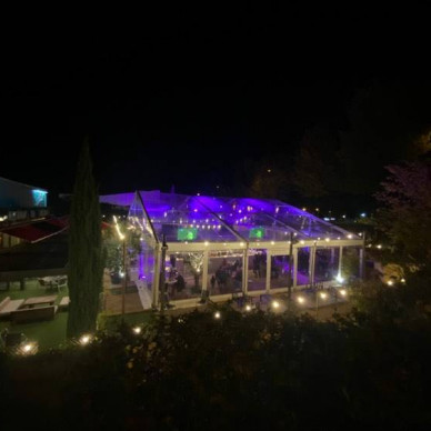 Agrandissement de restaurant avec chapiteaux loués par LDC