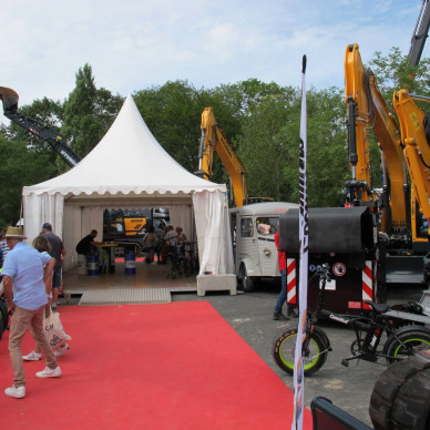 Location de garden cottage et chapiteau traditionnel pour le salon BTP au Parc des Oiseaux entre Lyon, Mâcon et Bourg-en-Bresse par LDC
