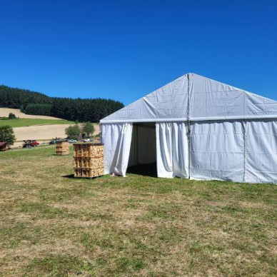 Location de chapiteaux LDC pour la fête du bois : multiformes, traditionnels et garden cottage