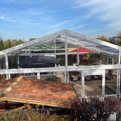 Agrandissement de restaurant avec chapiteaux loués par LDC