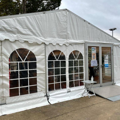 Location de chapiteaux et mobilier pour un tournoi international de tennis. LDC fournit les événements sportifs.