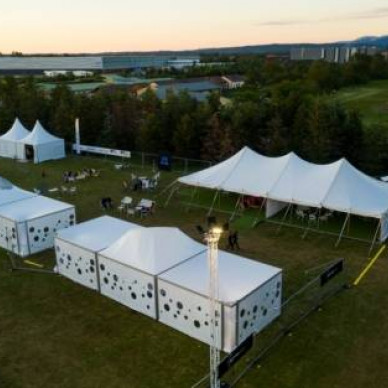 LDC location de chapiteaux pour événements culturels comme le Festival Printemps de Pérouges aux portes de Lyon