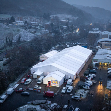 Chapiteaux pour les Sarmentelles événement Beaujolais nouveau