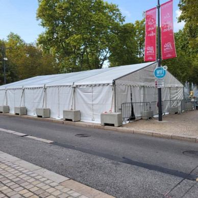LDC fournit plusieurs chapiteaux pour la Fête du livre, événement culturel à Saint Etienne
