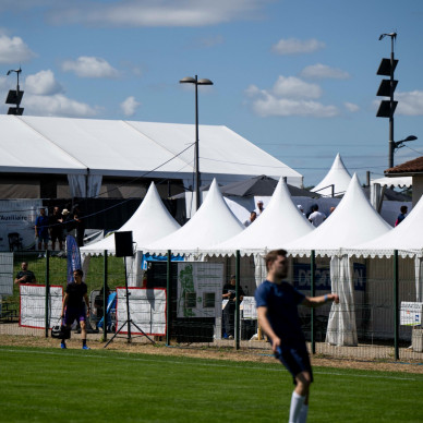 Location de chapiteaux événement sportif tournoi inter entreprises Fontanel Lyon