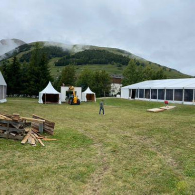 Location de chapiteaux par LDC pour un salon en plein air en montagne