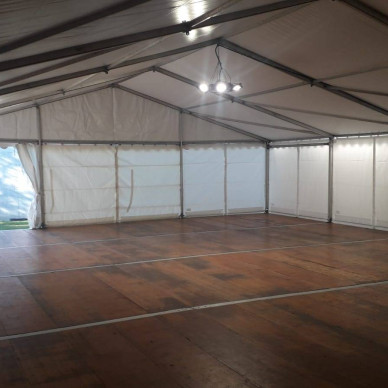 Location de chapiteaux de différentes tailles et configurations pour un événement d'entreprise avec LDC