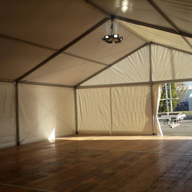 Location de chapiteaux de différentes tailles et configurations pour un événement d'entreprise avec LDC