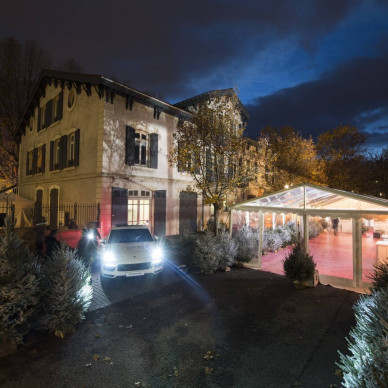 chapiteau pour événement économique et lancement de produit