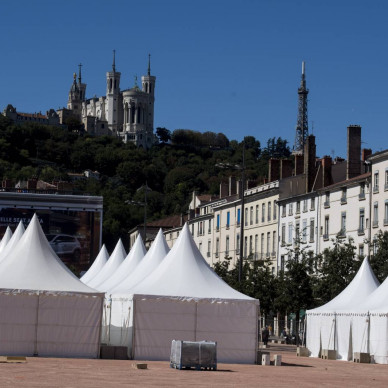 Chapiteaux pour les consulaires au centre de Lyon avec LDC location de chapiteaux
