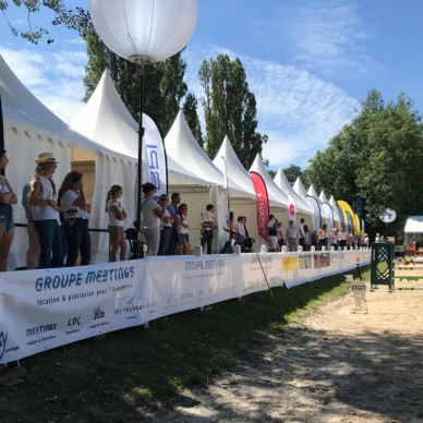 Location de nombreux chapiteaux garden et d'une grande structure traditionnelle par LDC pour un Jumping à Lyon