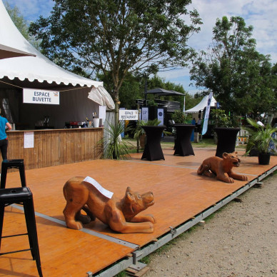 Location de garden cottage et chapiteau traditionnel pour le salon BTP au Parc des Oiseaux entre Lyon, Mâcon et Bourg-en-Bresse par LDC