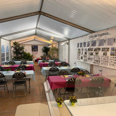 Location de chapiteaux et mobilier pour un tournoi international de tennis. LDC fournit les événements sportifs.