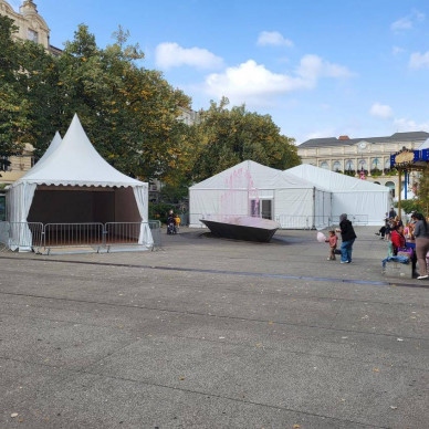 LDC fournit plusieurs chapiteaux pour la Fête du livre, événement culturel à Saint Etienne