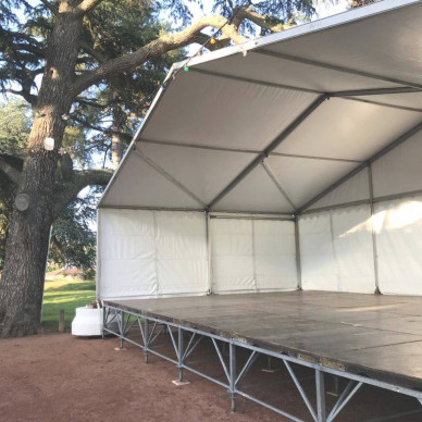 Location de tente multiforme et chapiteaux garden par LDC pour fête dans le Beaujolais