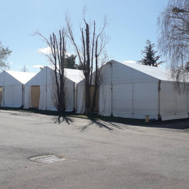 Location de chapiteaux de différentes tailles et configurations pour un événement d'entreprise avec LDC