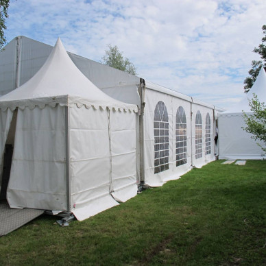 Location de garden cottage et chapiteau traditionnel pour le salon BTP au Parc des Oiseaux entre Lyon, Mâcon et Bourg-en-Bresse par LDC