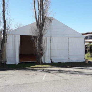 Location de chapiteaux de différentes tailles et configurations pour un événement d'entreprise avec LDC