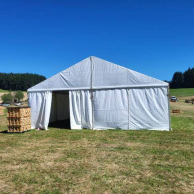Location de chapiteaux LDC pour la fête du bois : multiformes, traditionnels et garden cottage