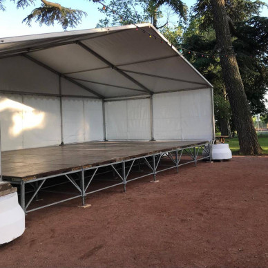 Location de tente multiforme et chapiteaux garden par LDC pour fête dans le Beaujolais