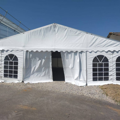 location de chapiteau traditionnel et tente multiforme pour un mariage avec LDC
