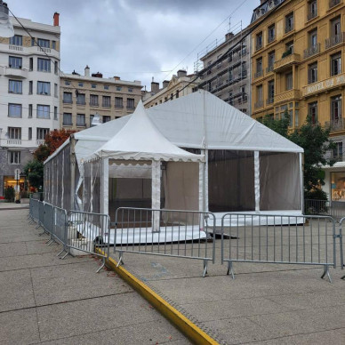 LDC fournit plusieurs chapiteaux pour la Fête du livre, événement culturel à Saint Etienne