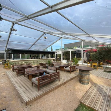 Agrandissement de restaurant avec chapiteaux loués par LDC
