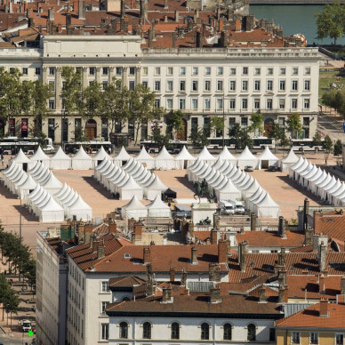 Chapiteaux pour les consulaires au centre de Lyon avec LDC location de chapiteaux