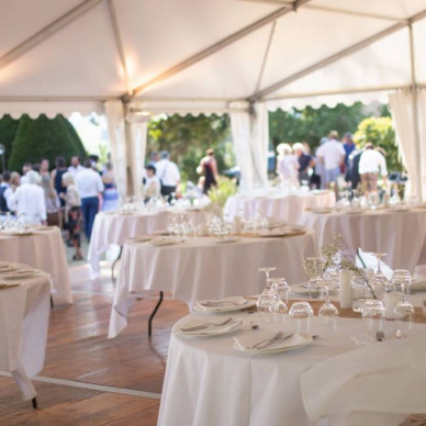 chapiteau pour mariage dans le Beaujolais ou en Bourgogne ou lieu de mariage au choix