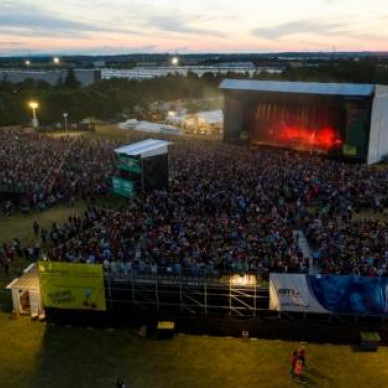 LDC location de chapiteaux pour événements culturels comme le Festival Printemps de Pérouges aux portes de Lyon